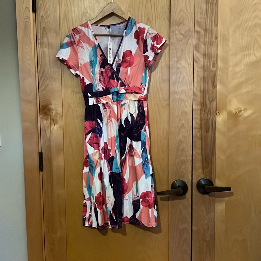 *NEW* Floral Dress with Tags Sz Small